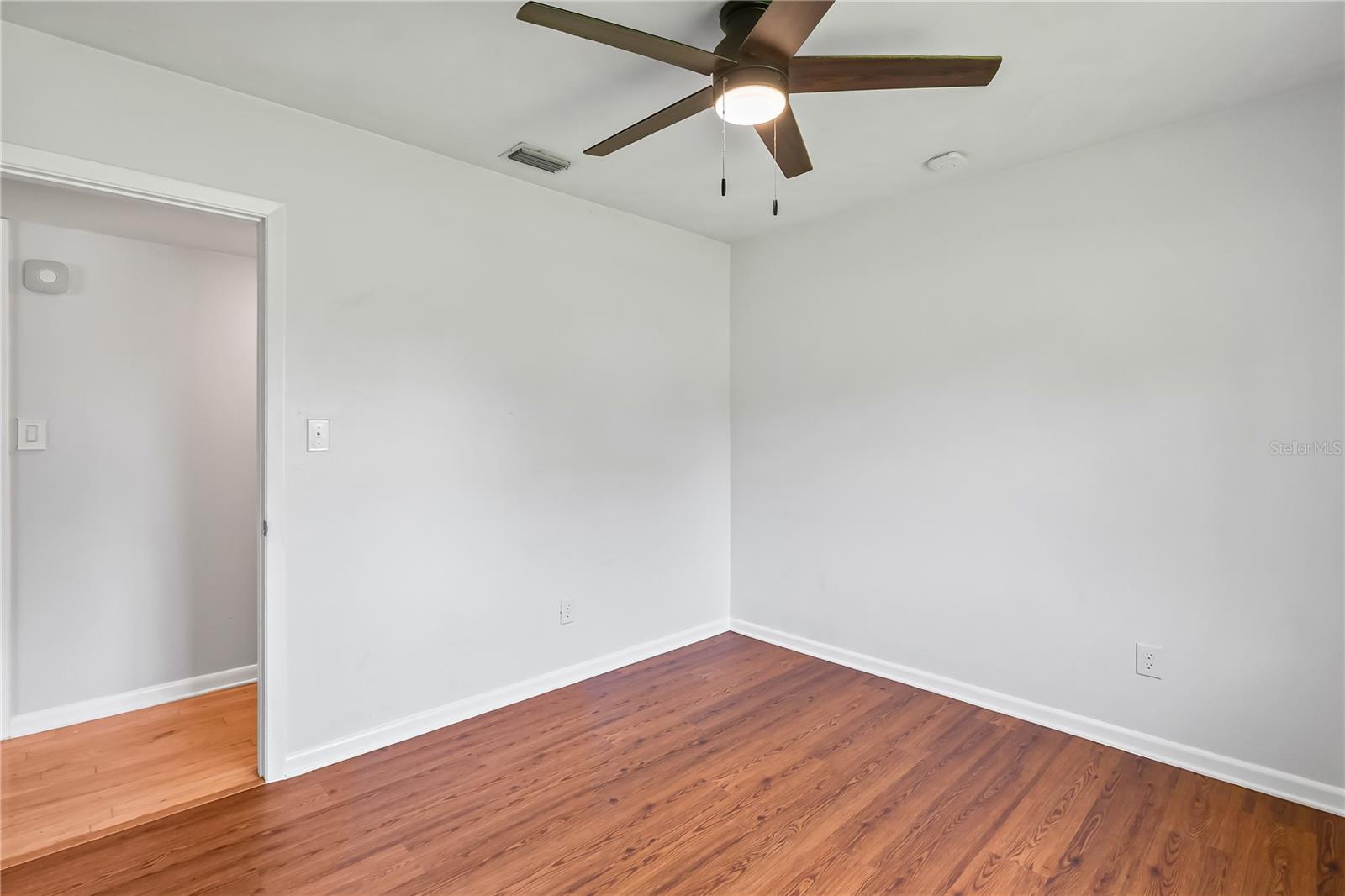 Listing photo id 25 for 621 Ellsworth Street