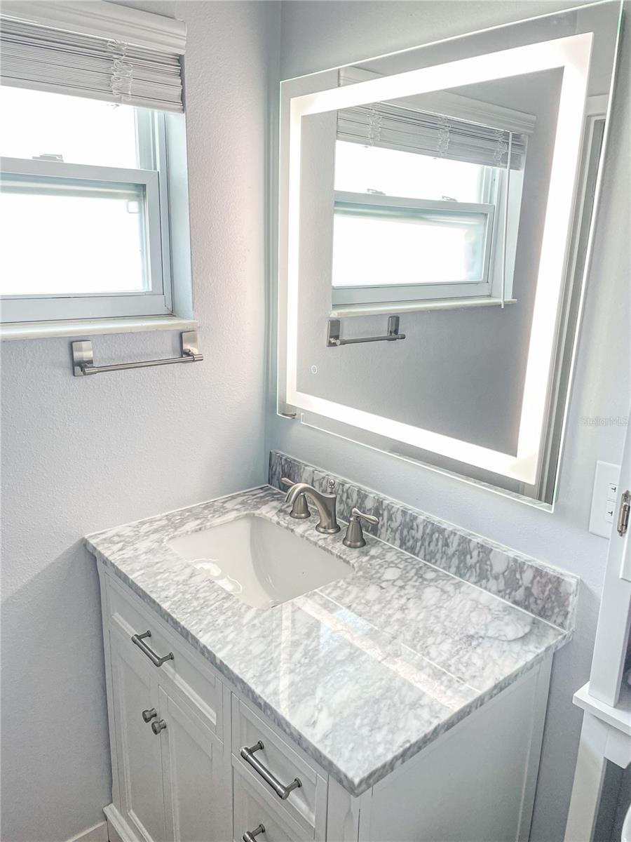 Listing photo id 35 for 621 Ellsworth Street
