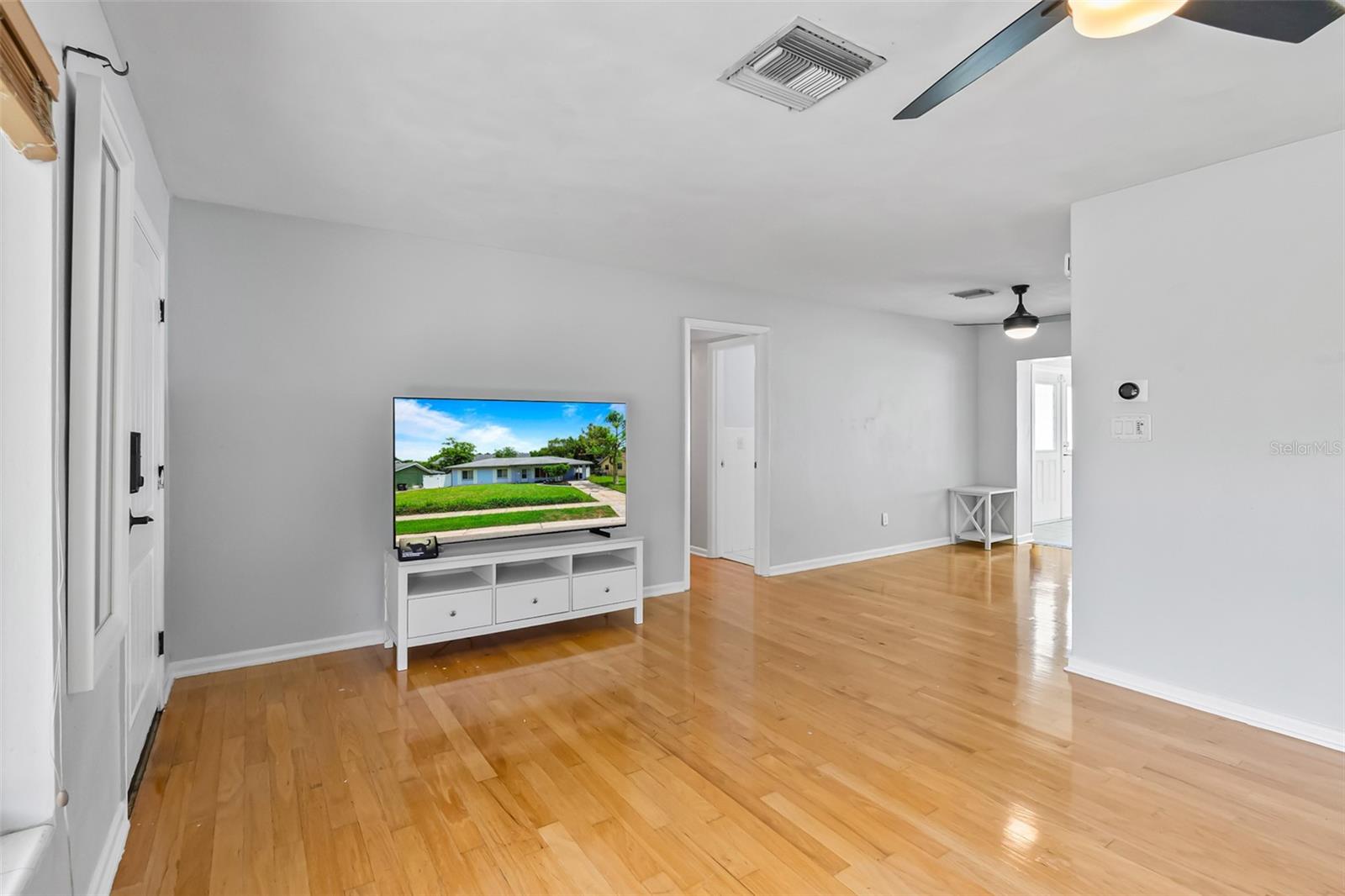 Listing photo id 4 for 621 Ellsworth Street