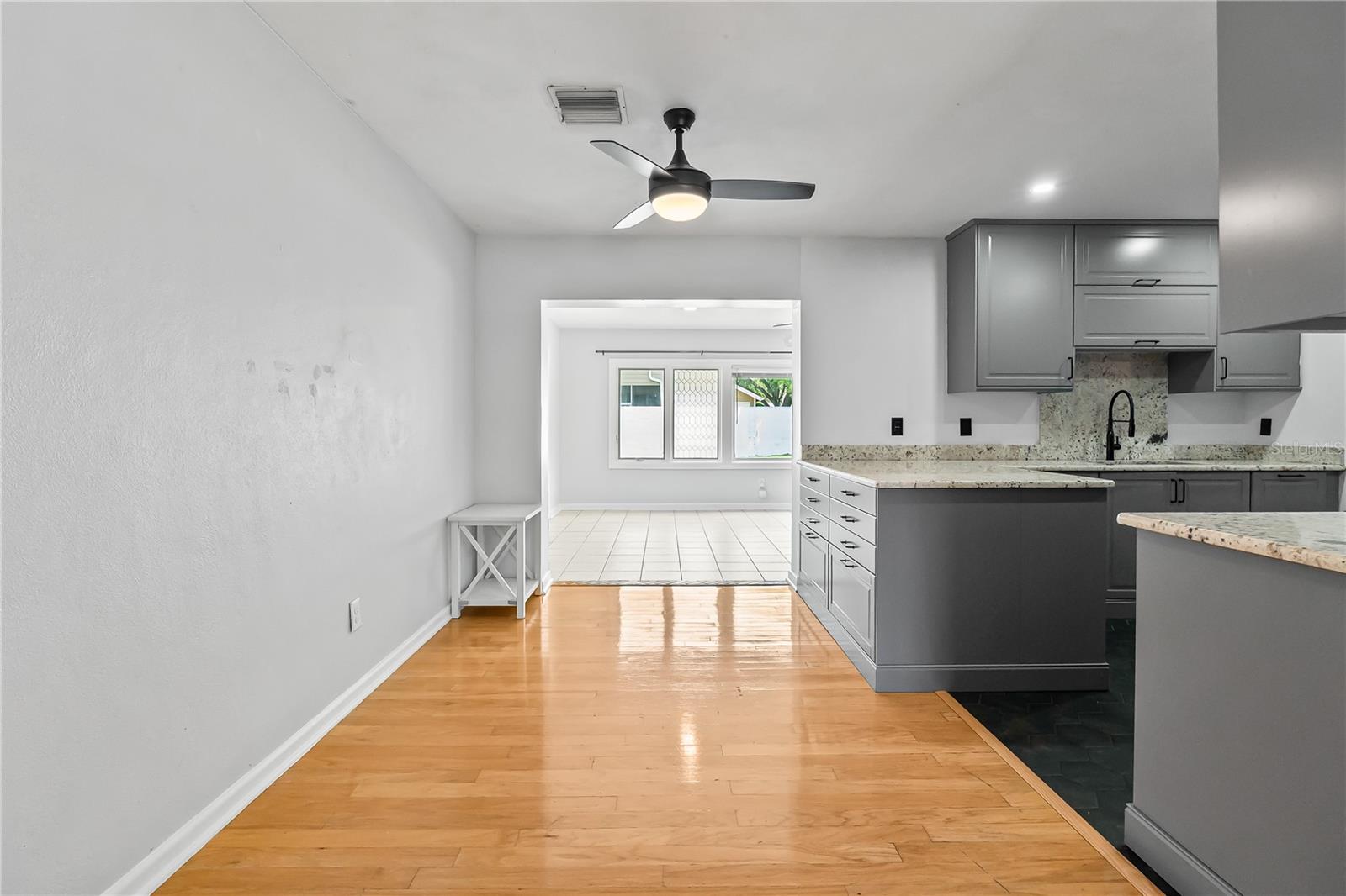 Listing photo id 6 for 621 Ellsworth Street