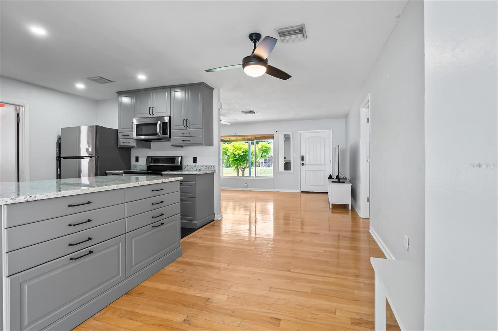 Listing photo id 7 for 621 Ellsworth Street