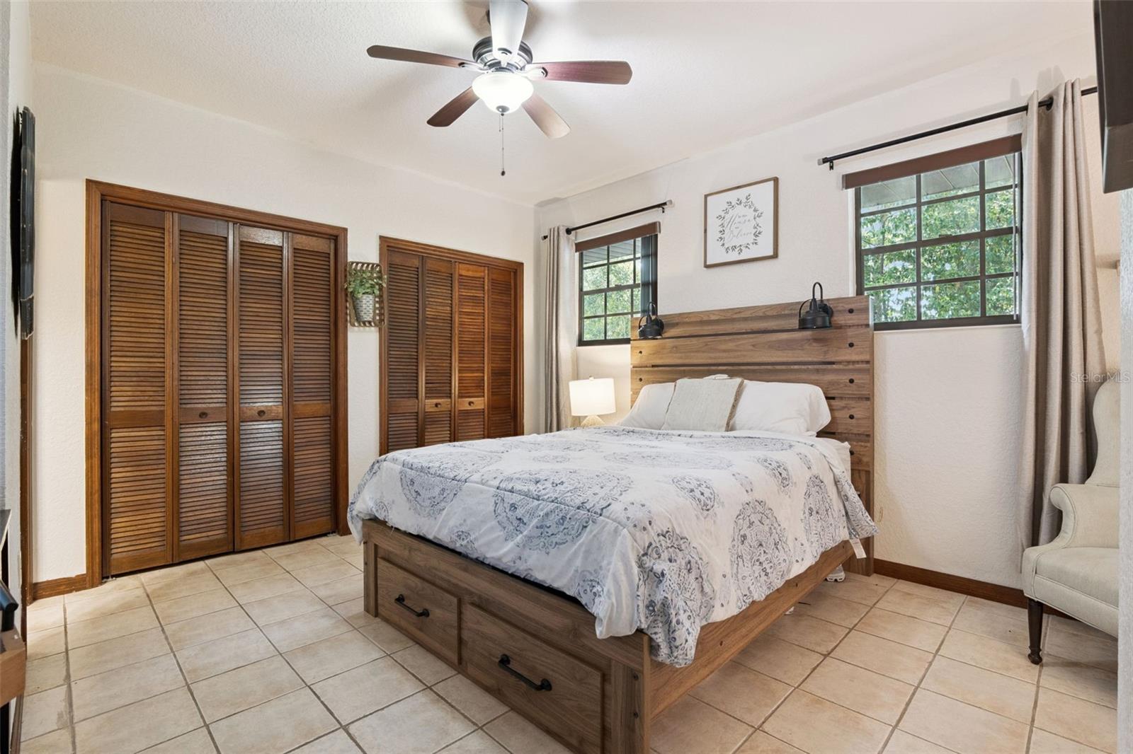 Image 18 of 37 For 209 Catawba Street