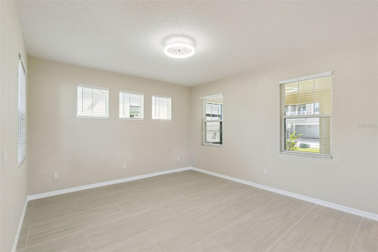 Image 4 of 21 For 2611 Palisade Boulevard