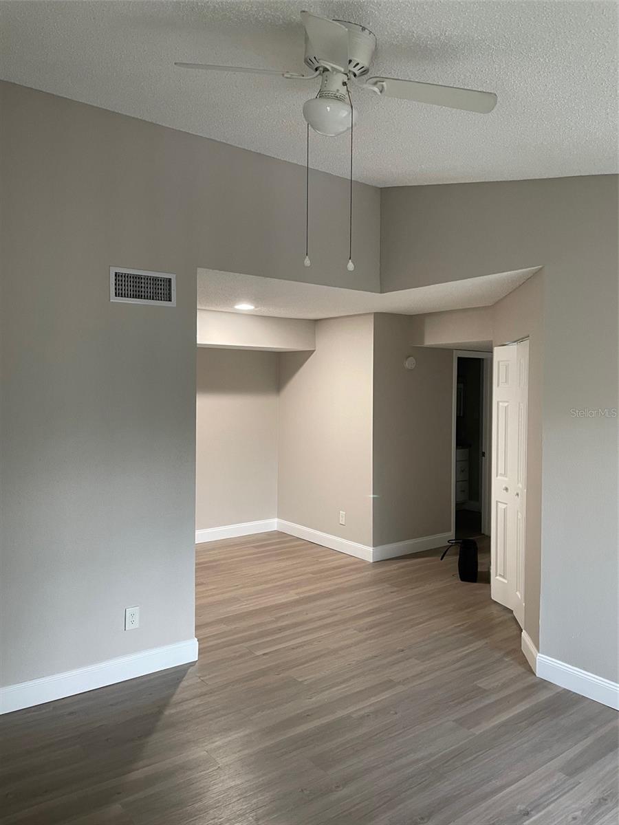 Image 8 of 32 For 3764 Idlebrook Circle 204
