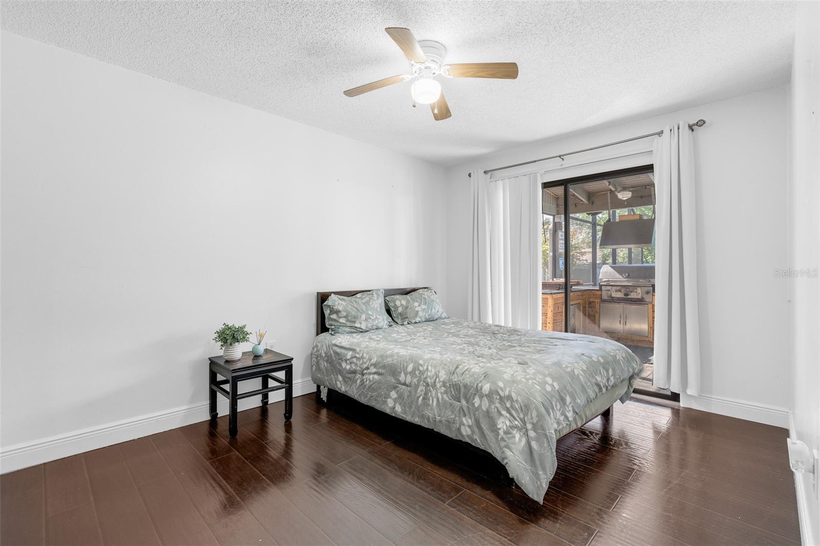 Listing photo id 11 for 314 Hormigas Street