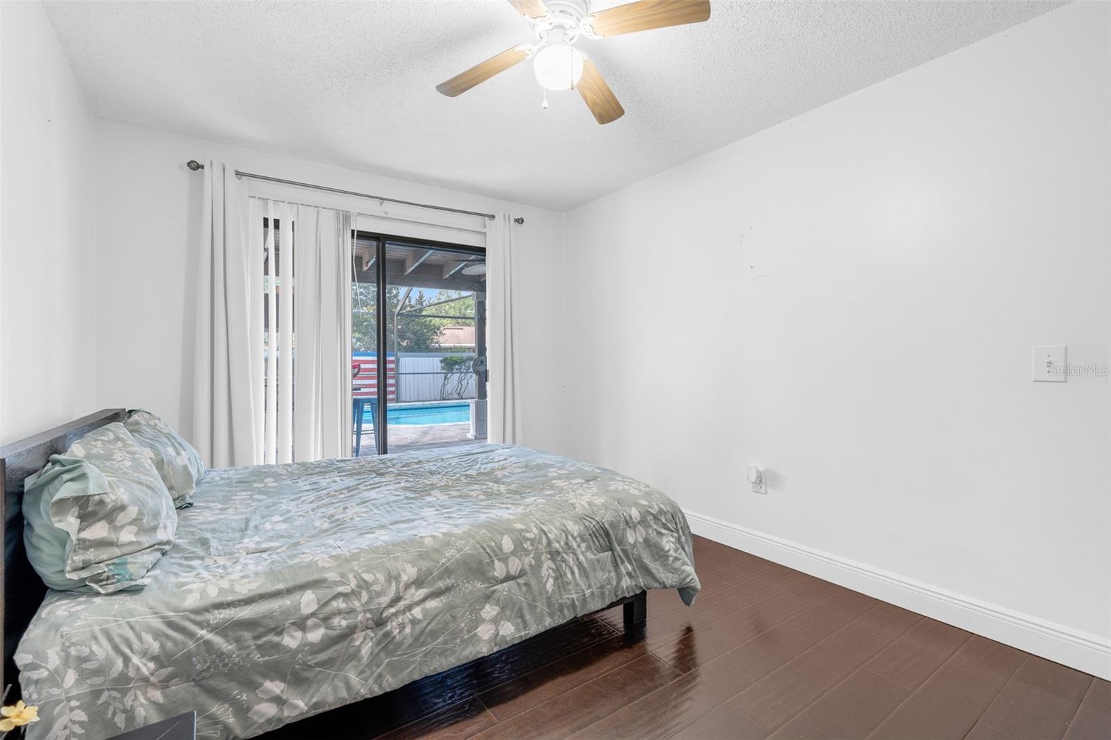 Listing photo id 12 for 314 Hormigas Street
