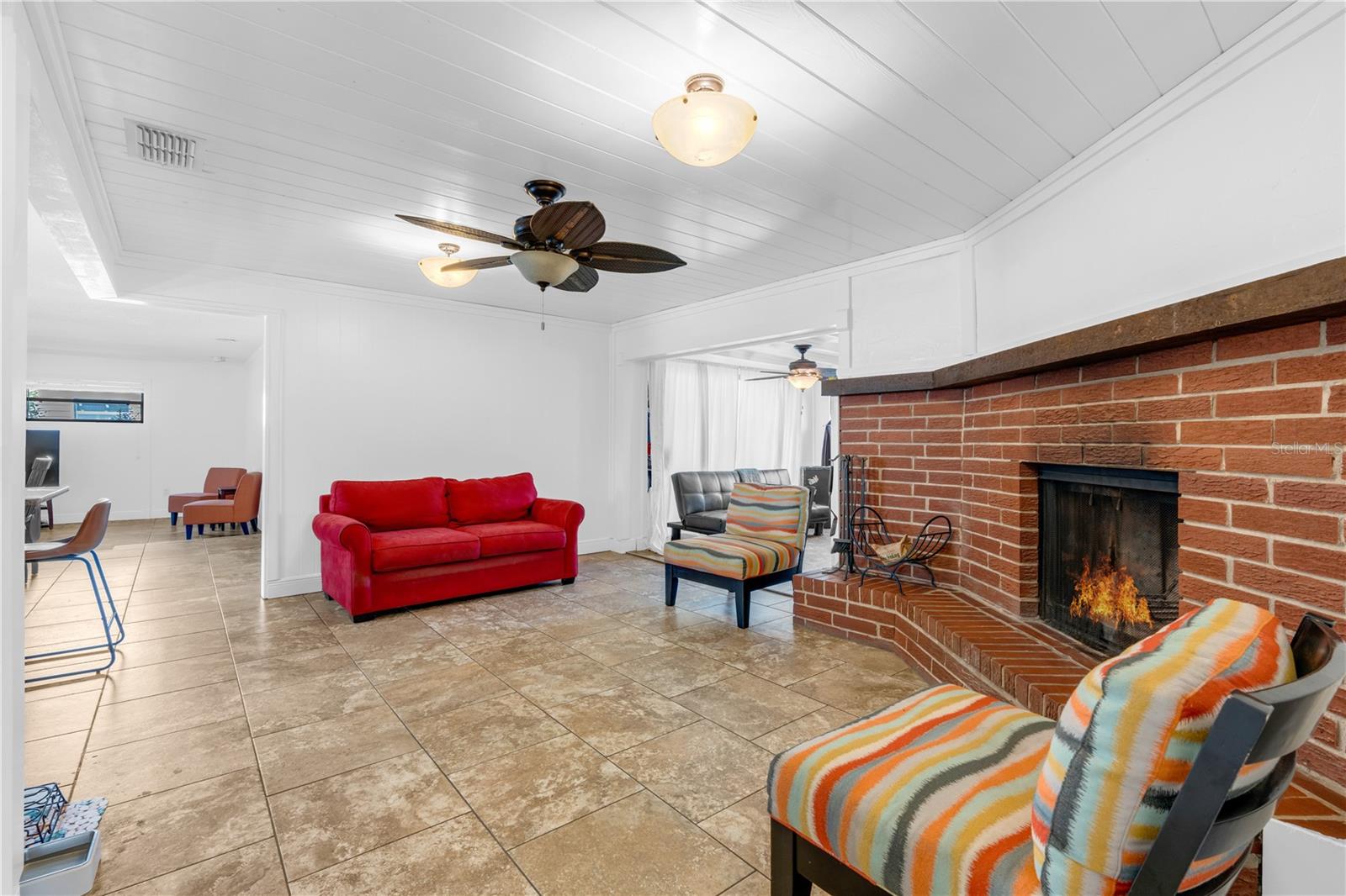 Listing photo id 16 for 314 Hormigas Street