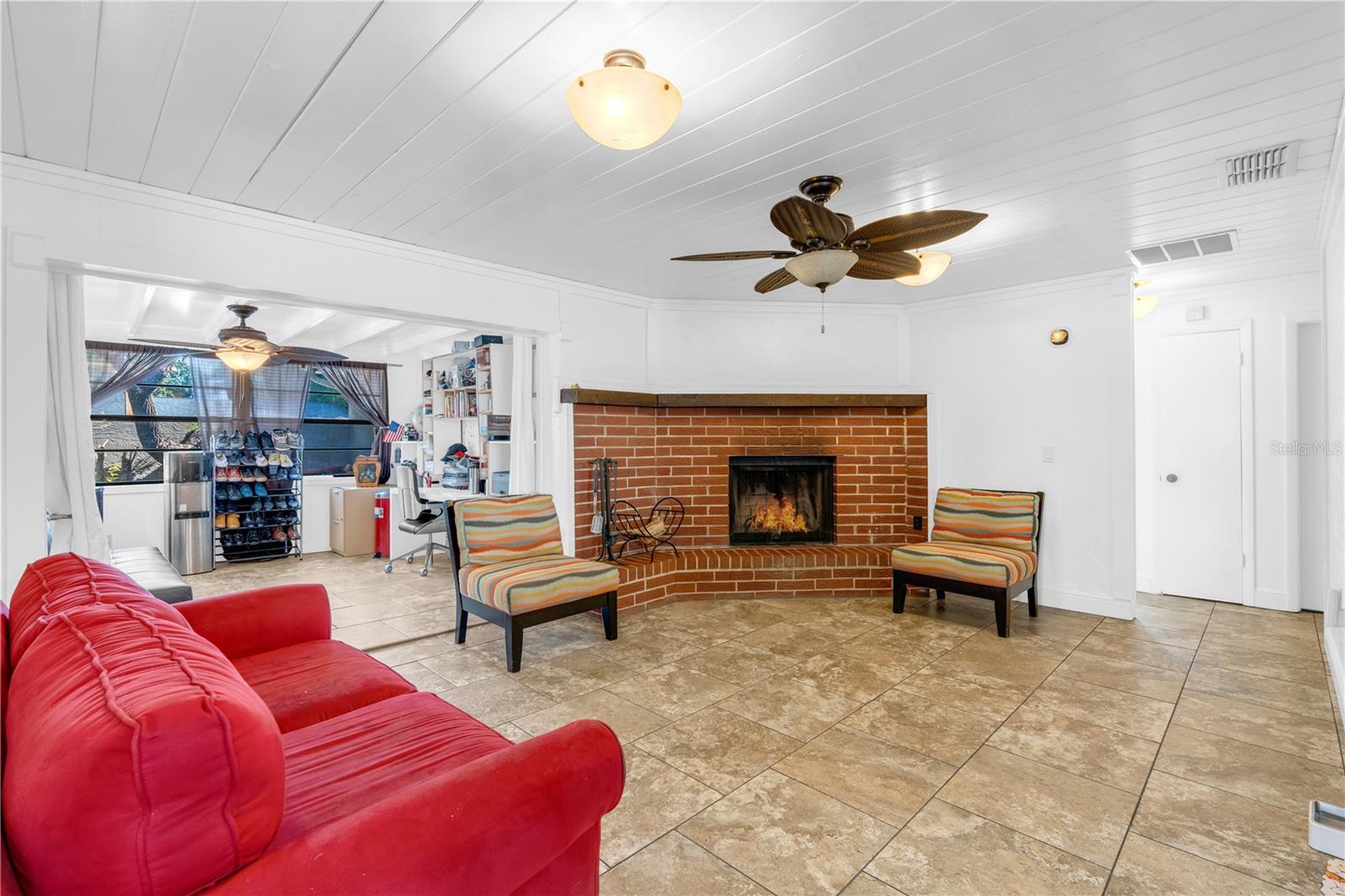 Listing photo id 17 for 314 Hormigas Street