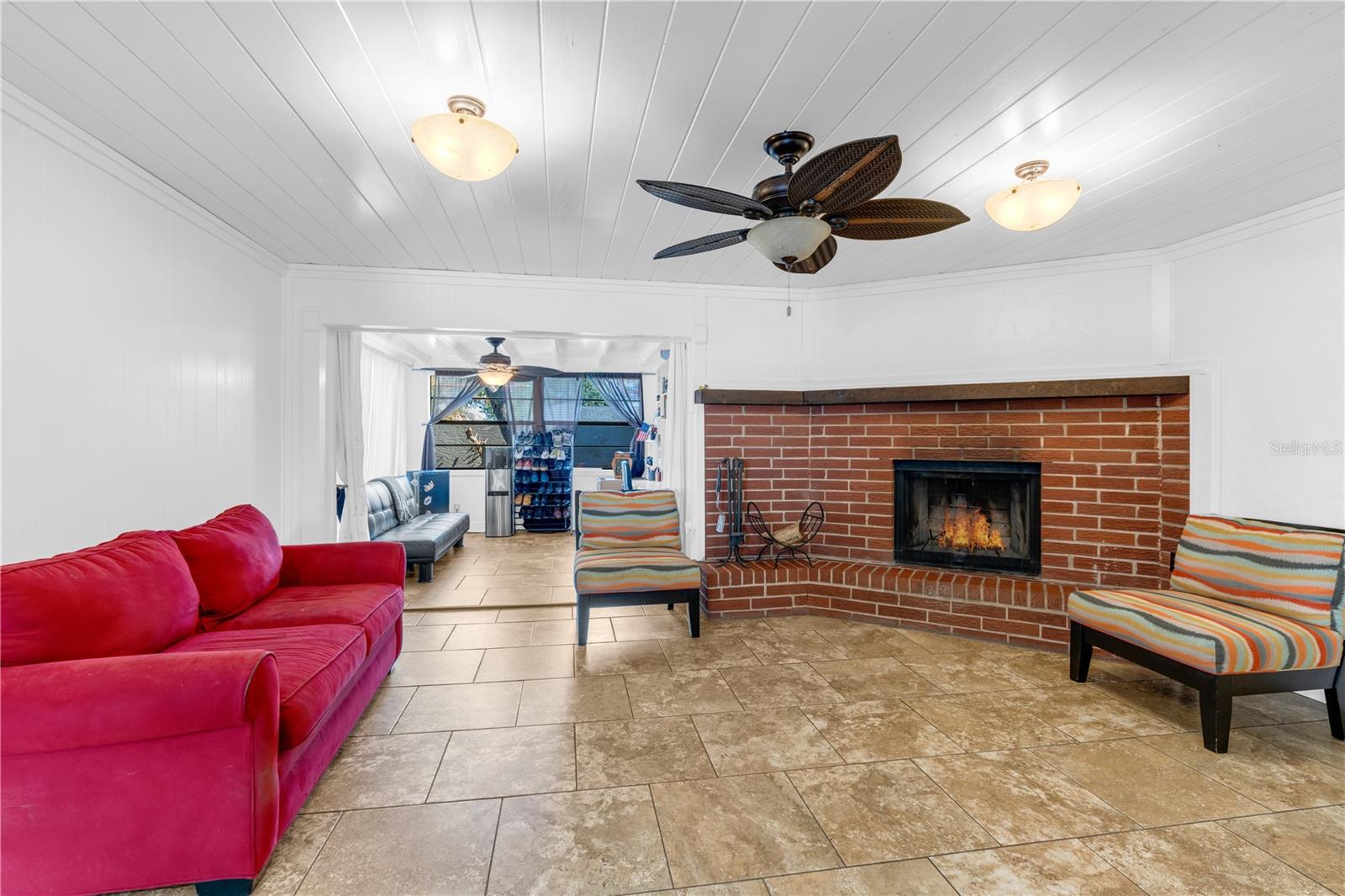 Listing photo id 18 for 314 Hormigas Street