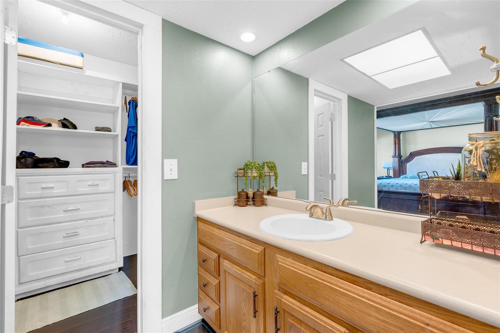 Listing photo id 20 for 314 Hormigas Street