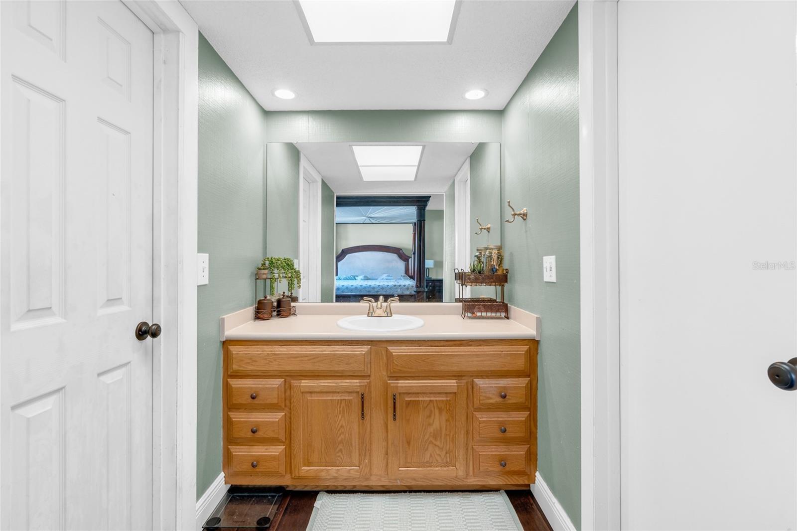 Listing photo id 21 for 314 Hormigas Street