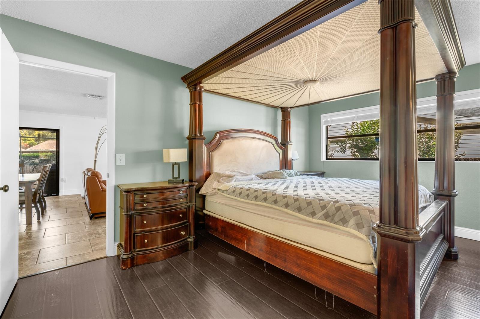 Listing photo id 22 for 314 Hormigas Street