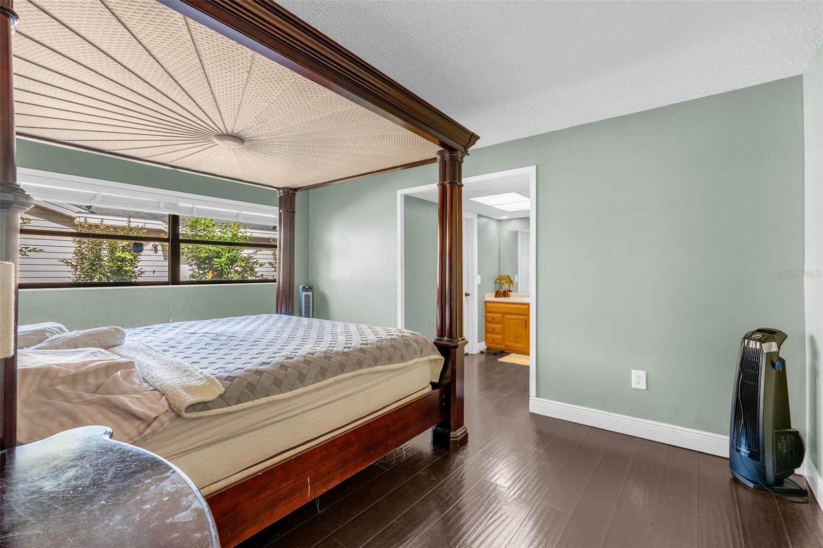 Listing photo id 23 for 314 Hormigas Street