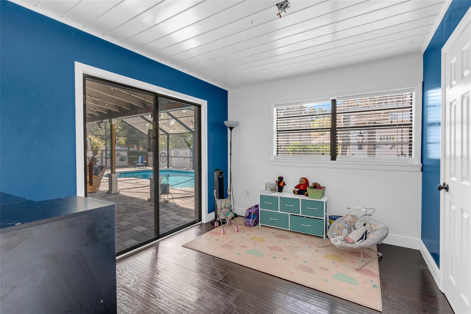 Listing photo id 24 for 314 Hormigas Street