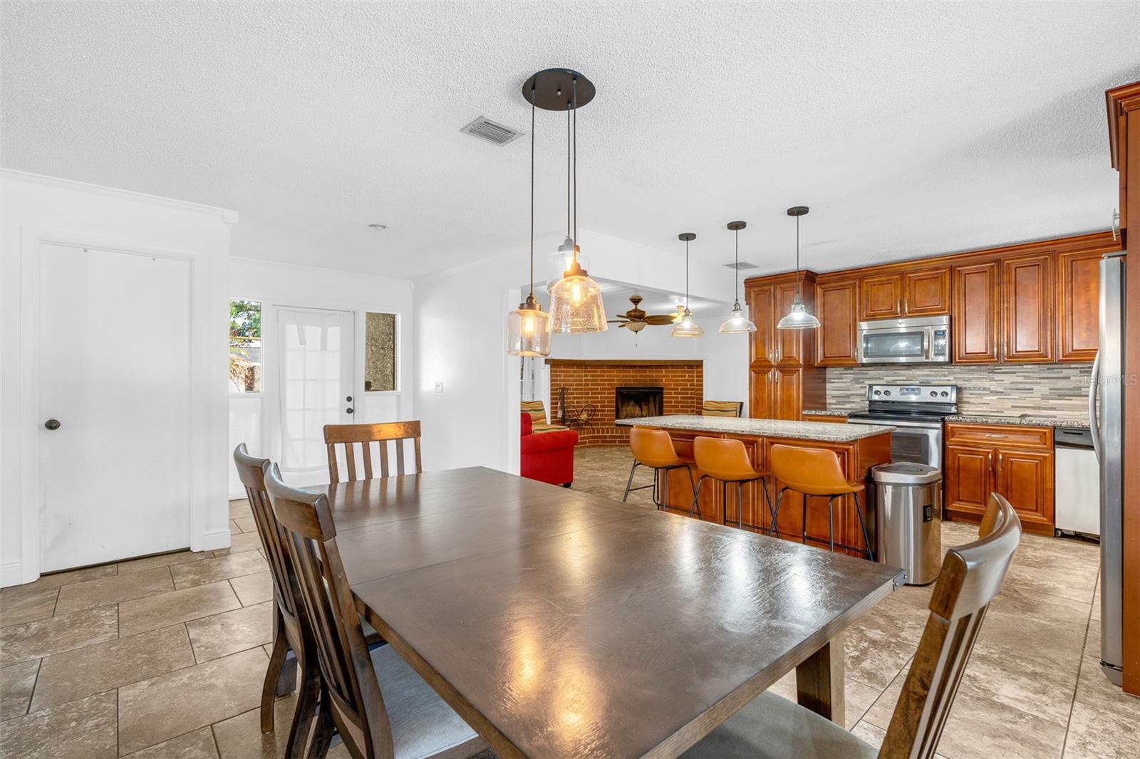 Listing photo id 28 for 314 Hormigas Street