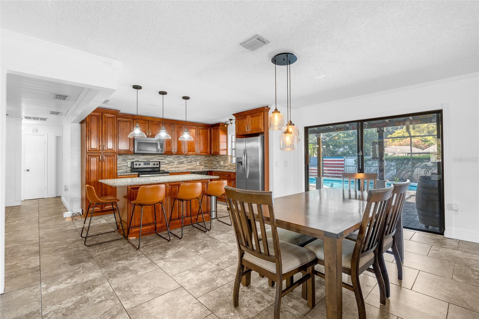 Listing photo id 29 for 314 Hormigas Street