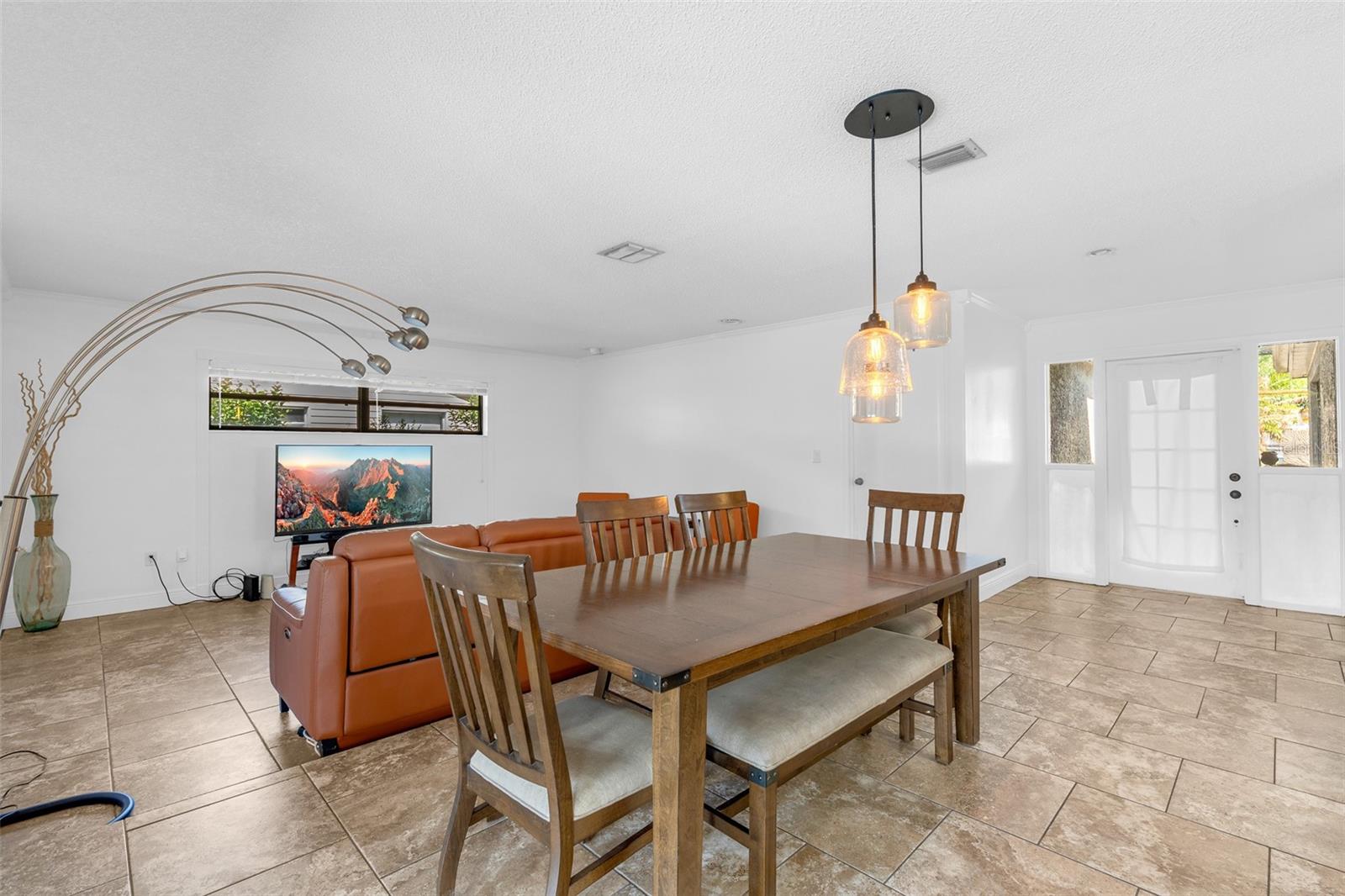 Listing photo id 31 for 314 Hormigas Street