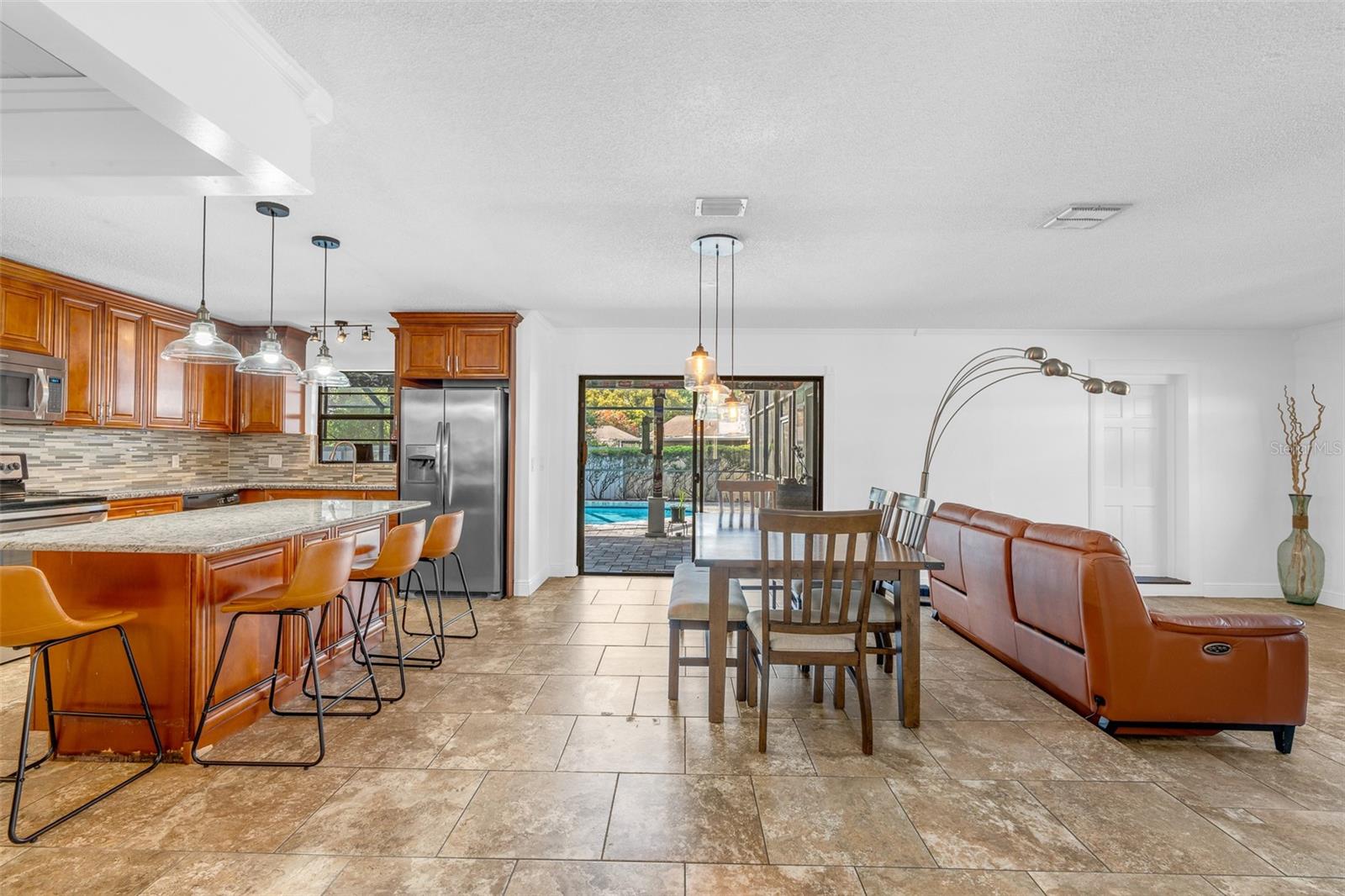 Listing photo id 32 for 314 Hormigas Street
