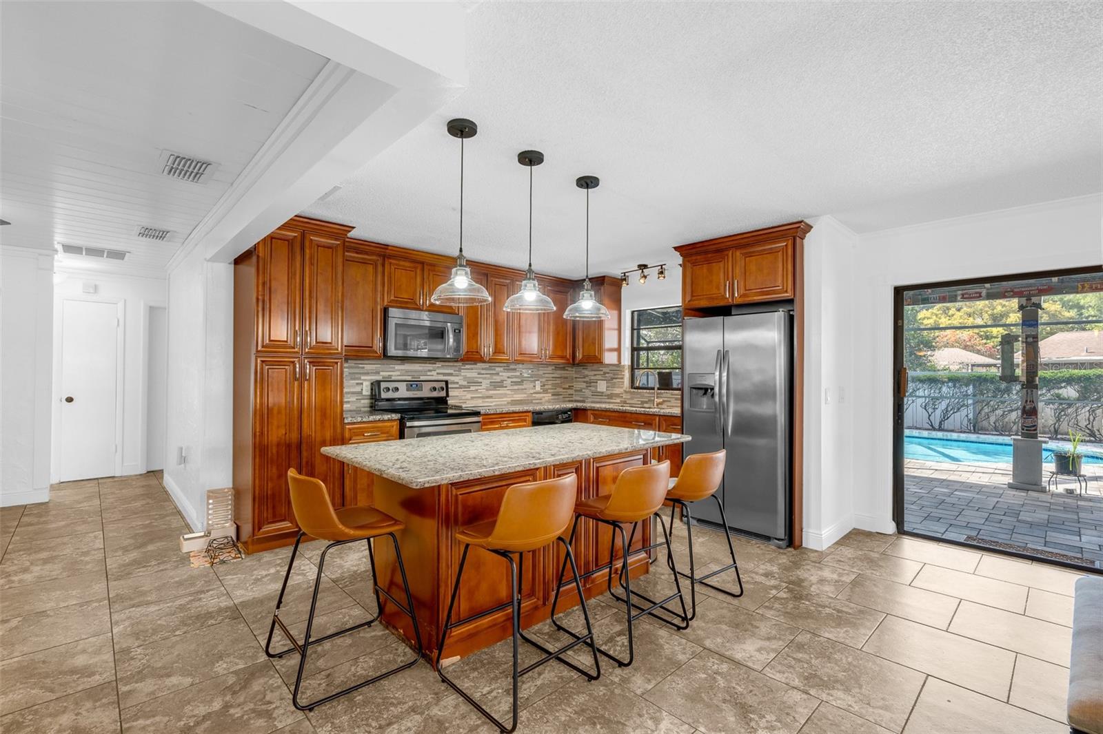Listing photo id 33 for 314 Hormigas Street