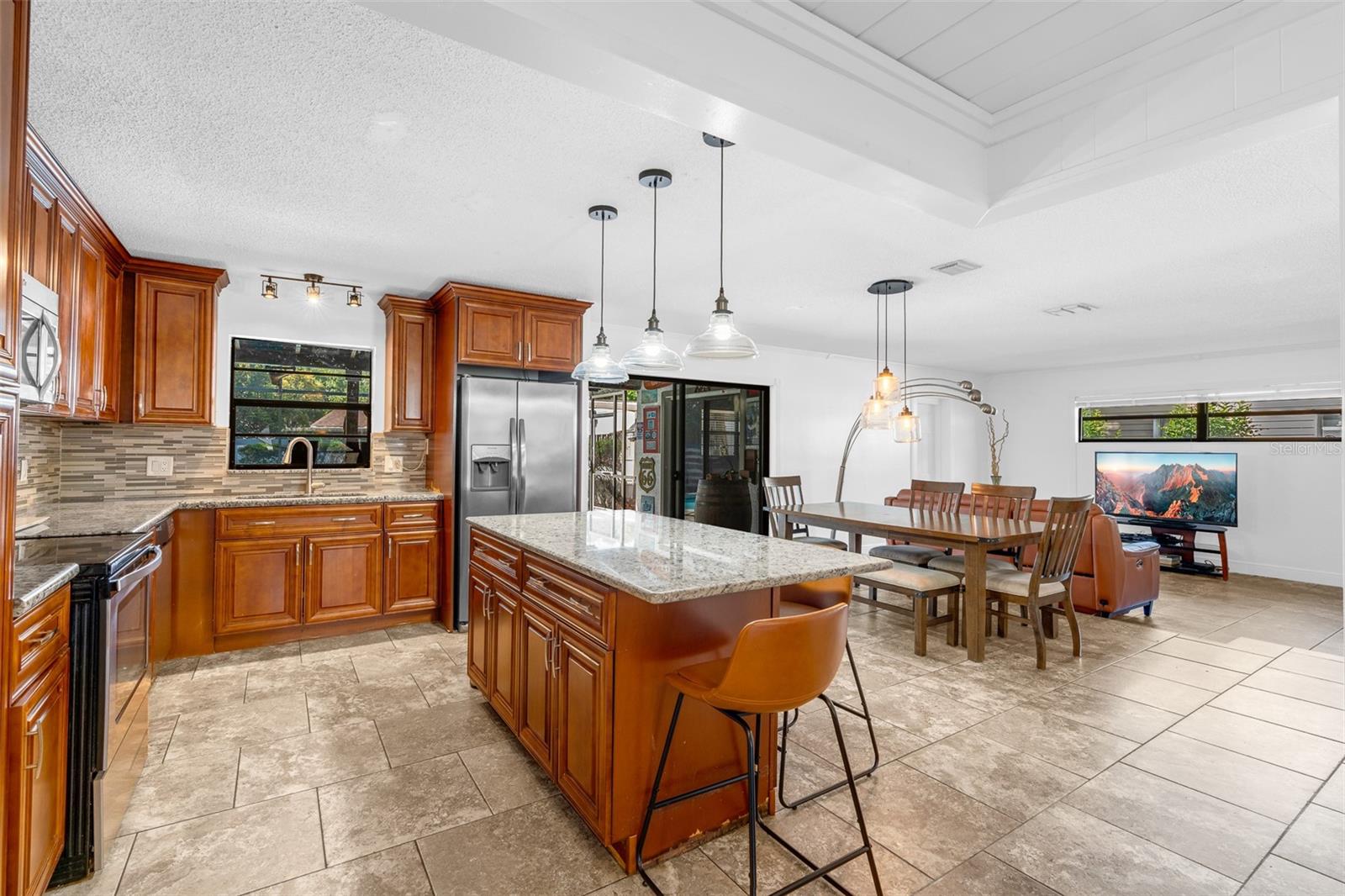Listing photo id 34 for 314 Hormigas Street