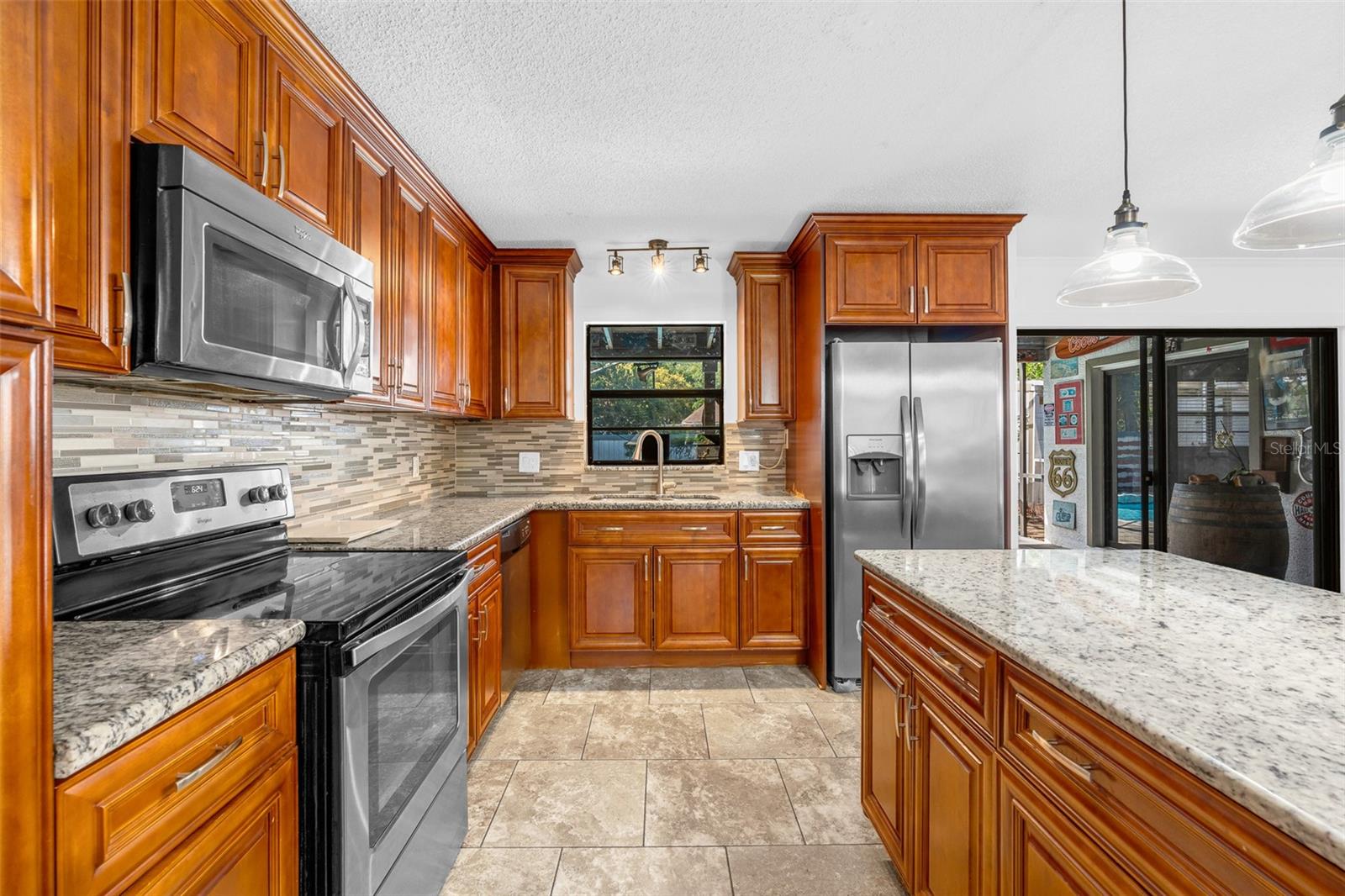 Listing photo id 35 for 314 Hormigas Street