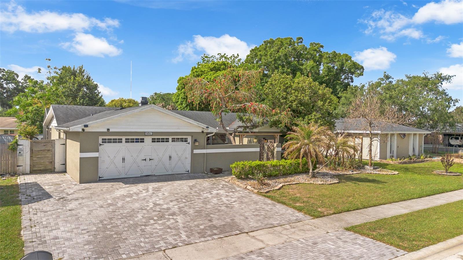 Listing photo id 2 for 314 Hormigas Street