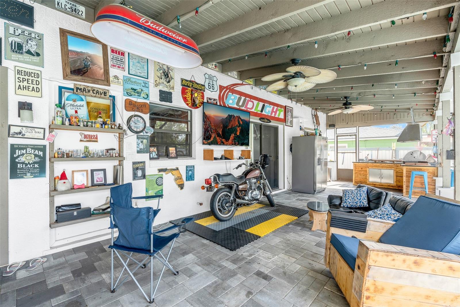 Listing photo id 40 for 314 Hormigas Street