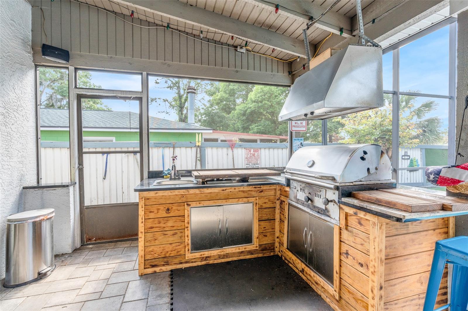 Listing photo id 42 for 314 Hormigas Street