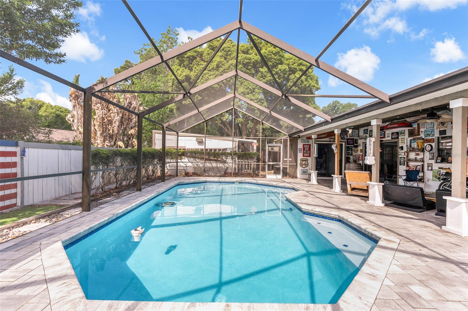 Listing photo id 46 for 314 Hormigas Street