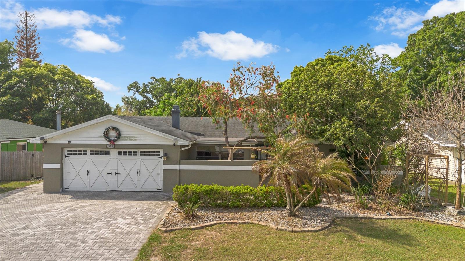 Listing photo id 3 for 314 Hormigas Street