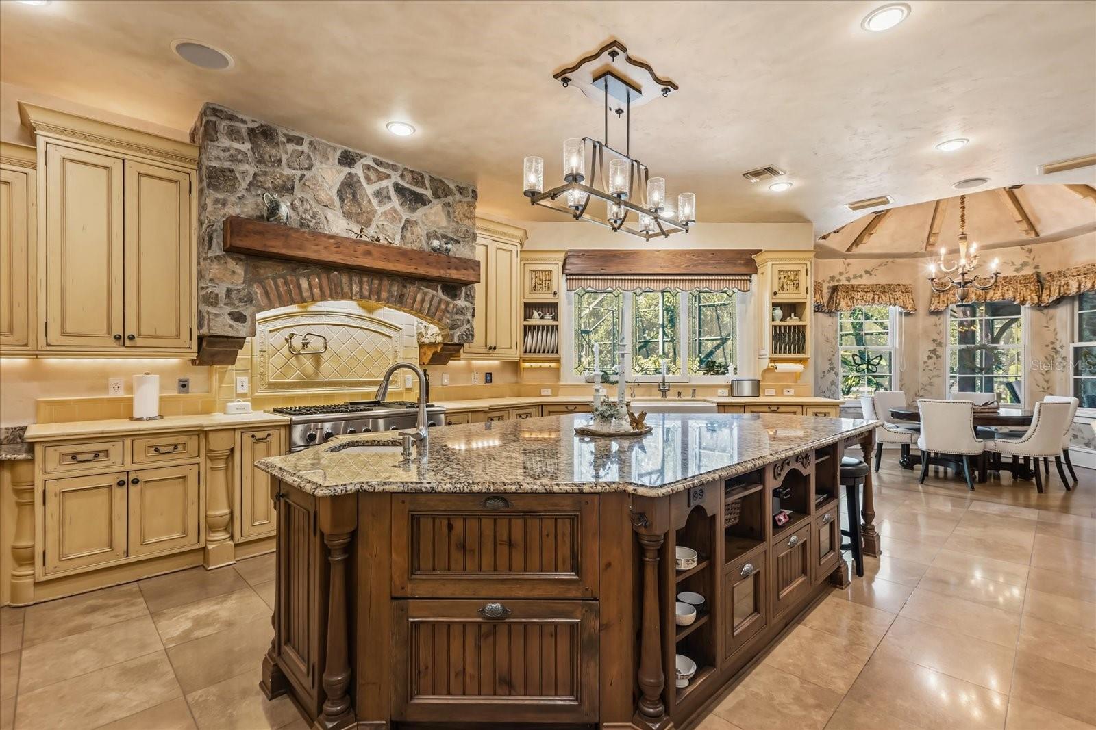 Listing photo id 9 for 2878 Markham Woods Road