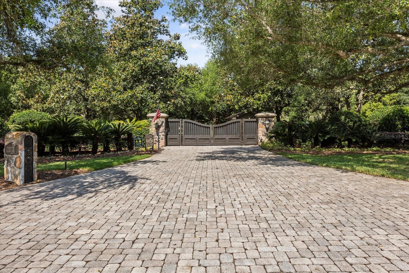 Listing photo id 2 for 2878 Markham Woods Road