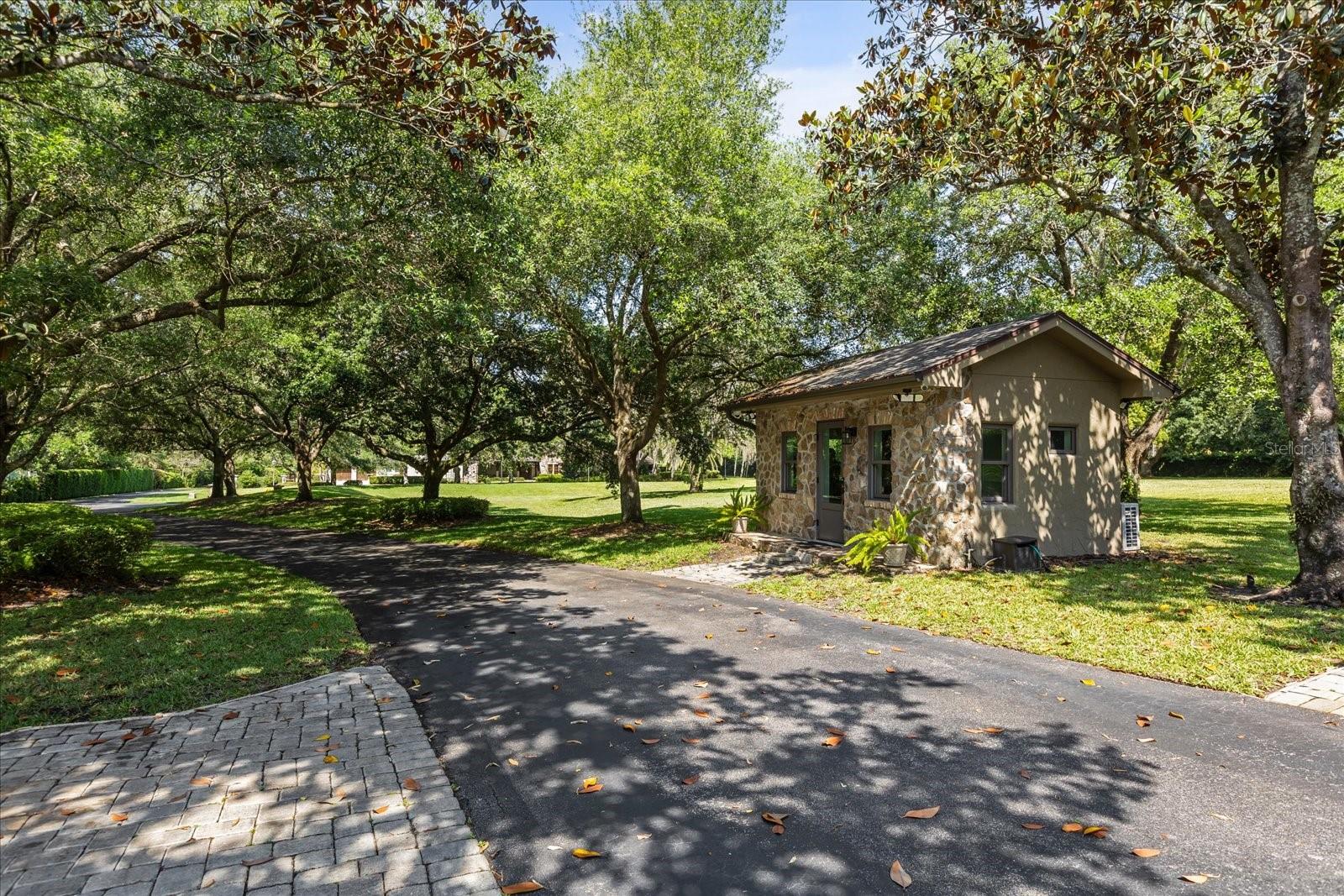 Listing photo id 4 for 2878 Markham Woods Road
