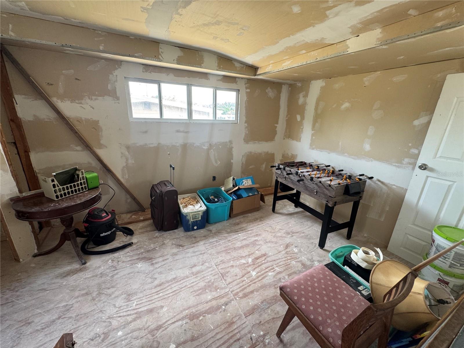 Image 11 of 13 For 416 Azalea Avenue