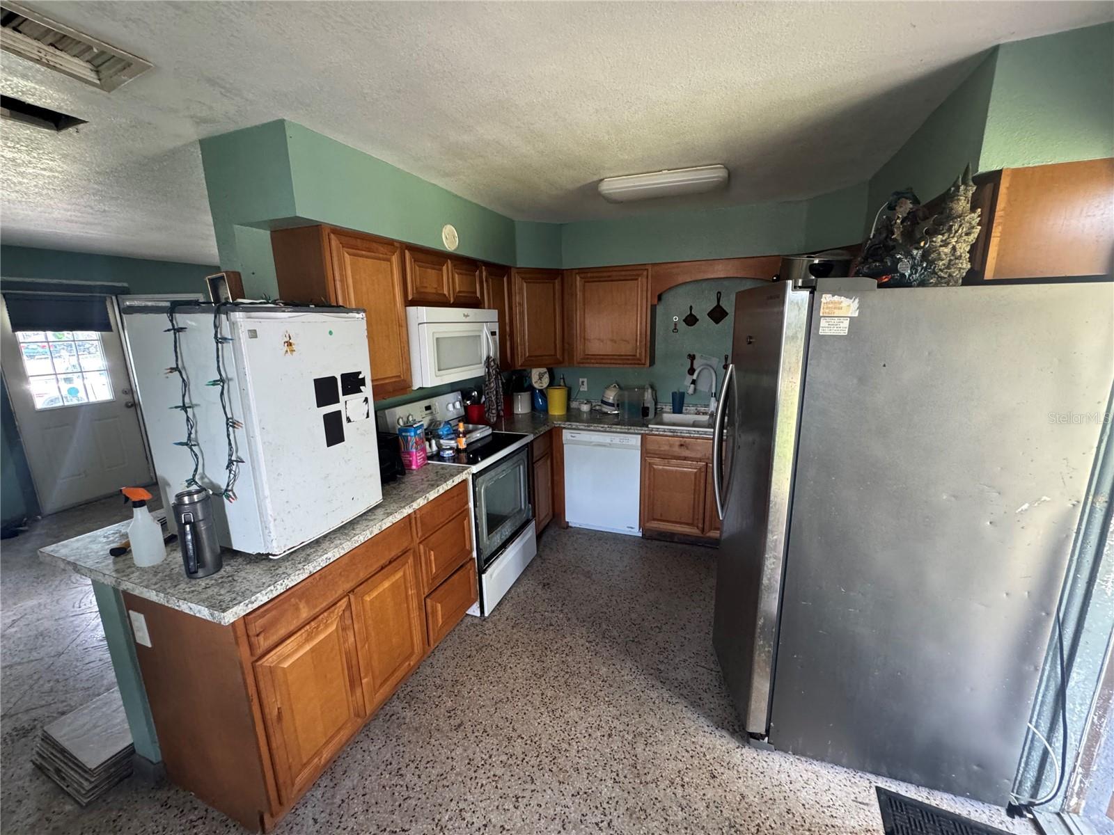 Image 4 of 13 For 416 Azalea Avenue