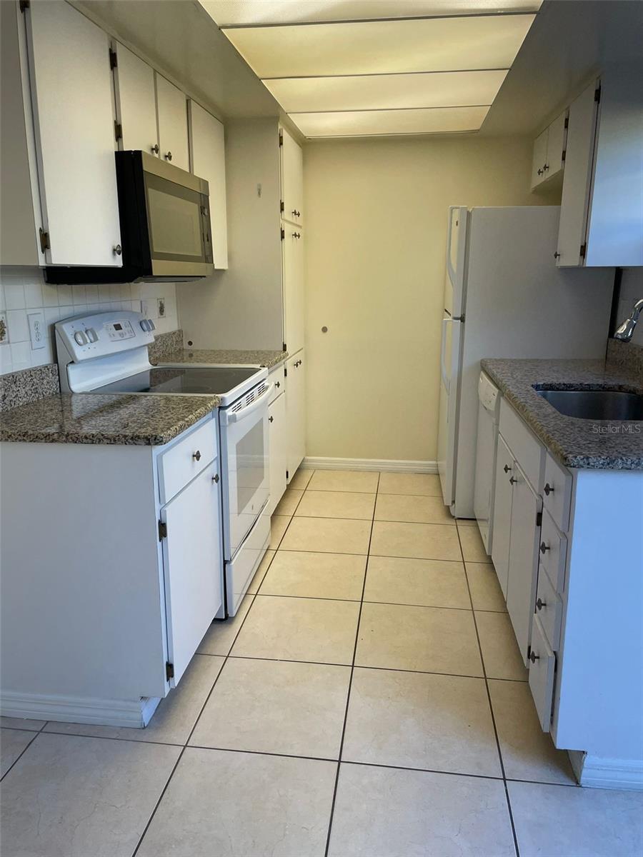 Image 5 of 18 For 7327 Forest Hill Court 223