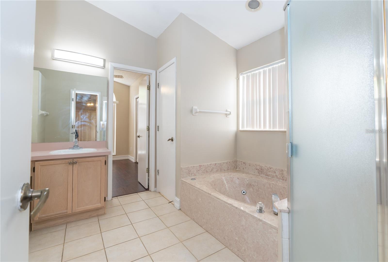 Image 21 of 38 For 12860 Waterhaven Circle