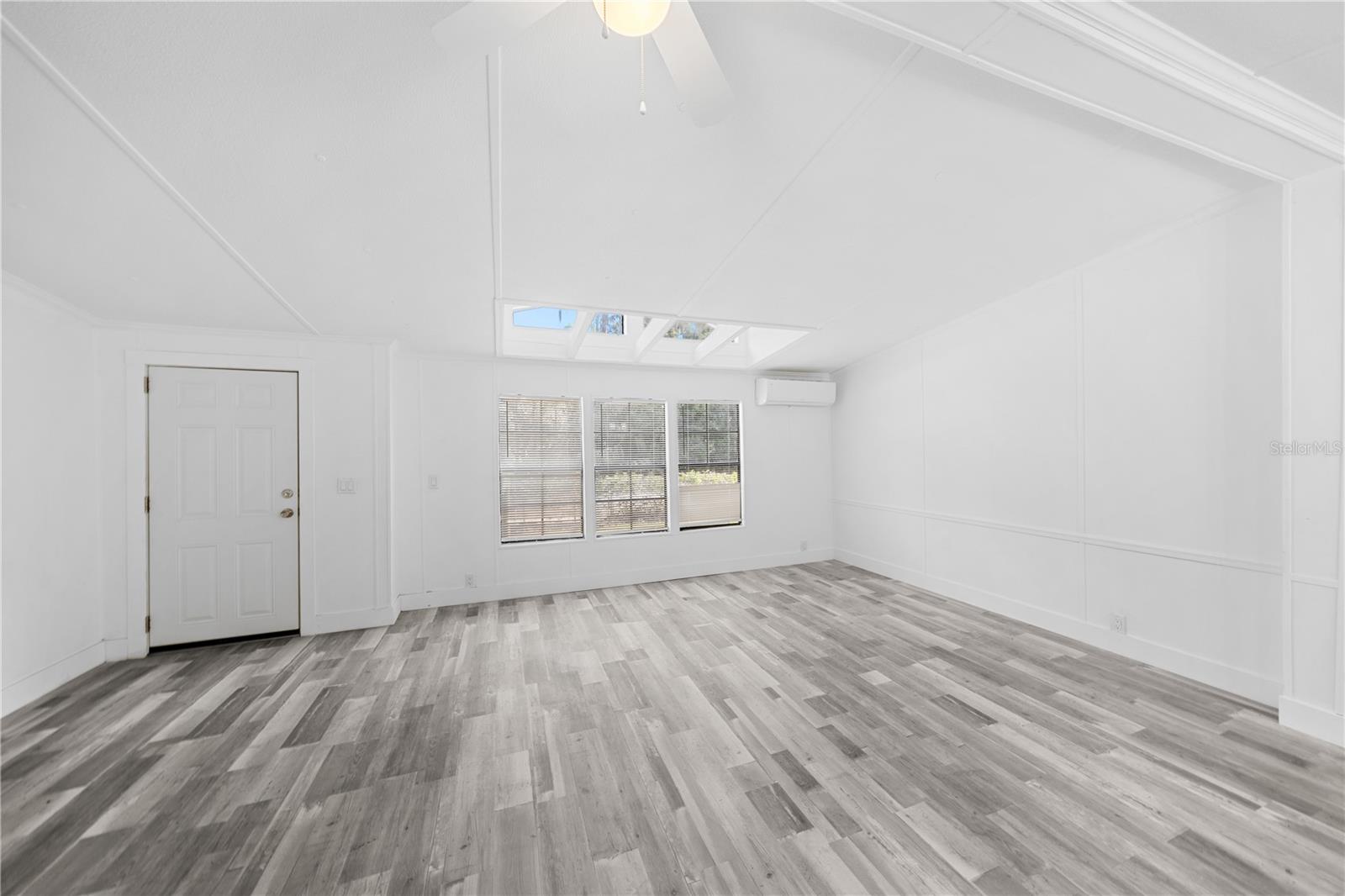 Image 9 of 65 For 13755 15th Place