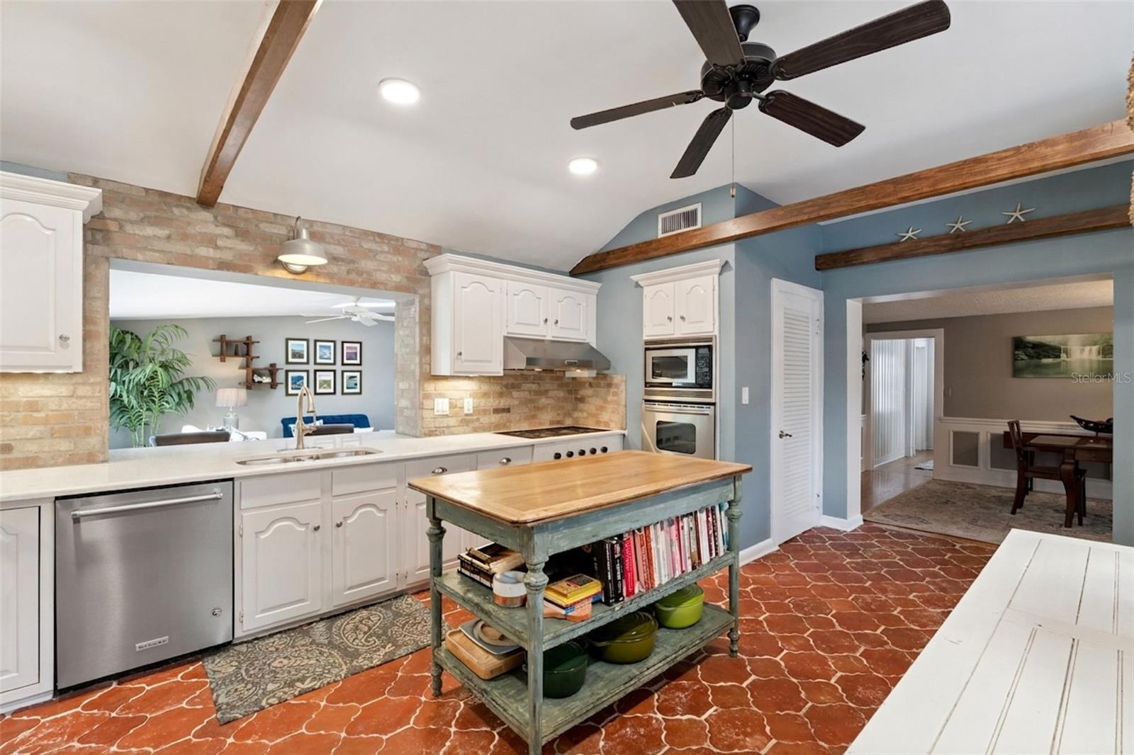 Listing photo id 10 for 1551 Waterwitch Drive