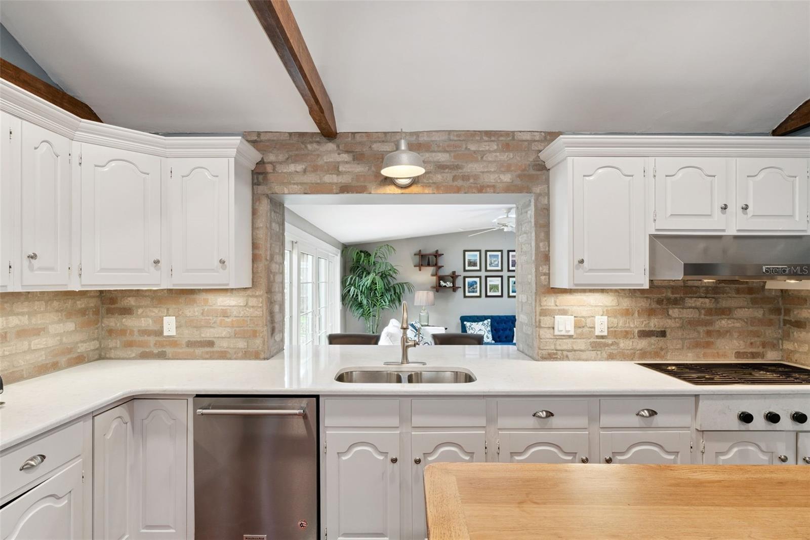 Listing photo id 11 for 1551 Waterwitch Drive
