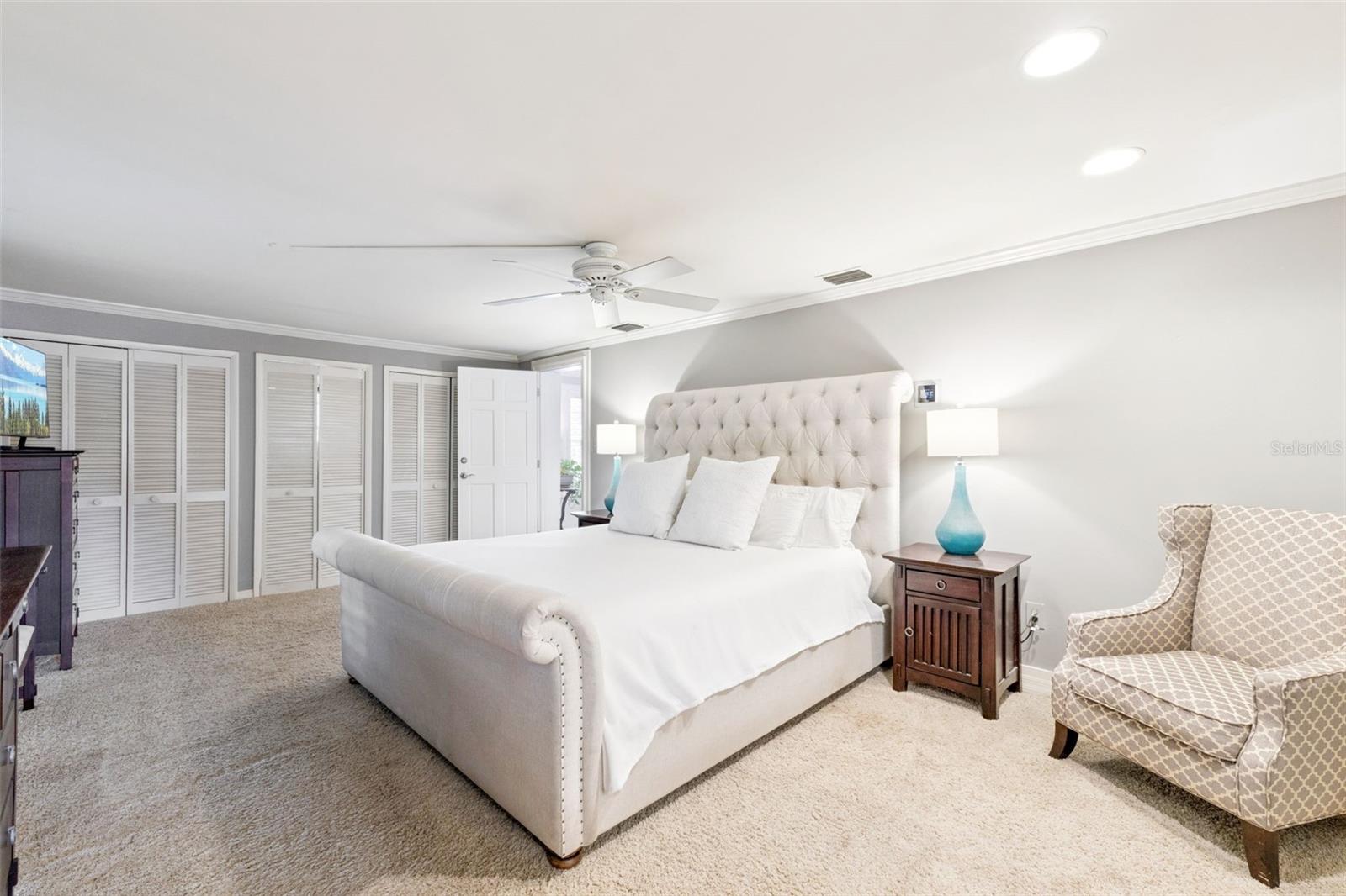 Listing photo id 15 for 1551 Waterwitch Drive