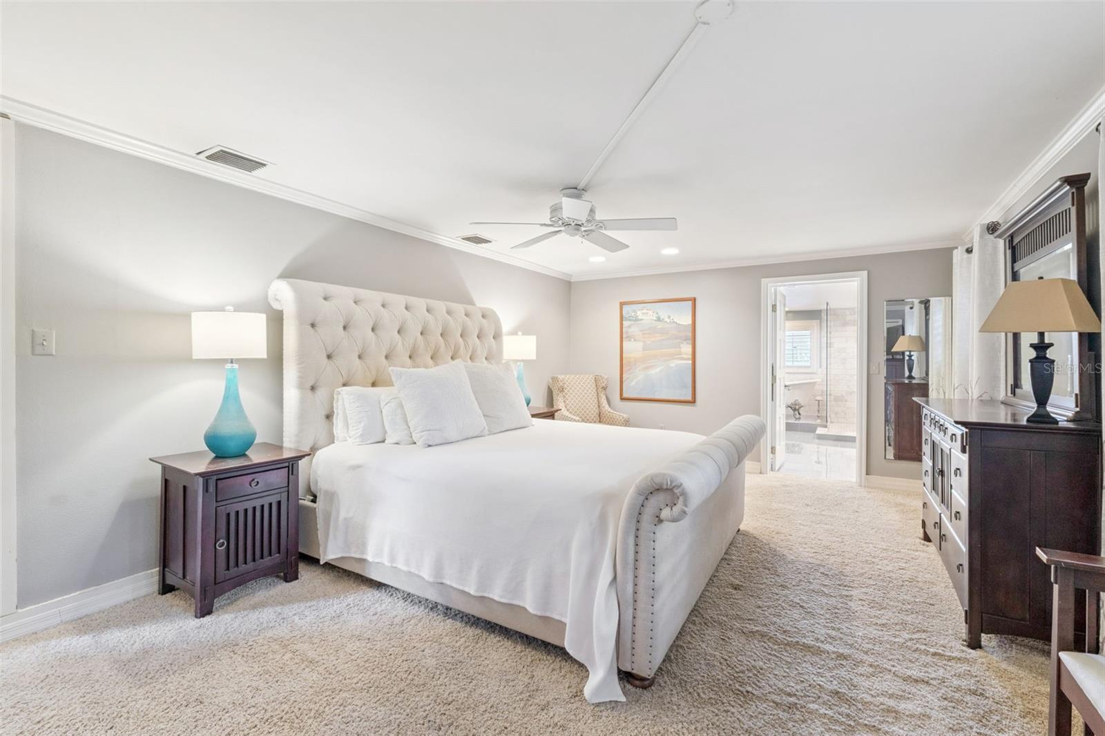 Listing photo id 16 for 1551 Waterwitch Drive
