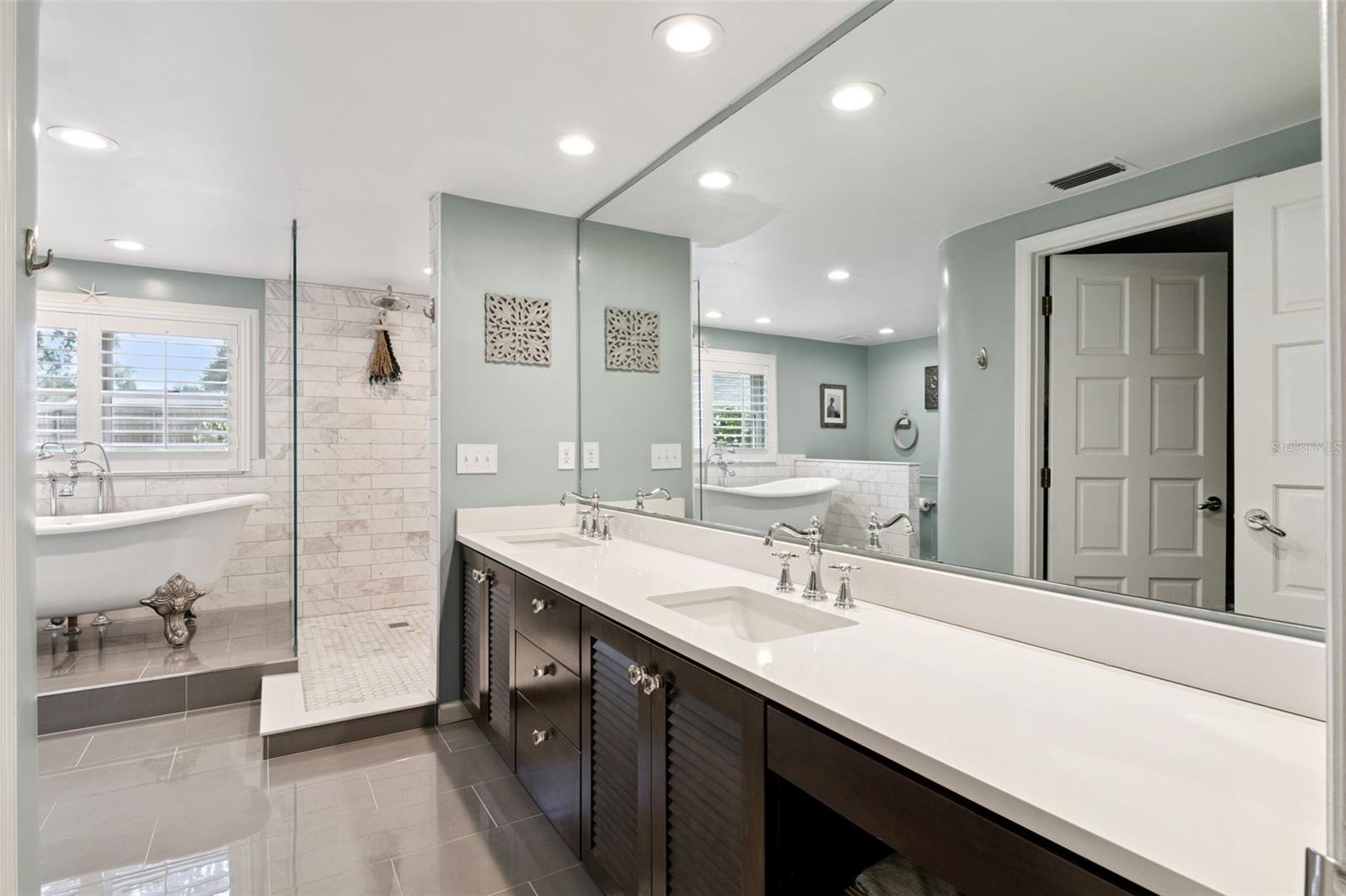 Listing photo id 17 for 1551 Waterwitch Drive