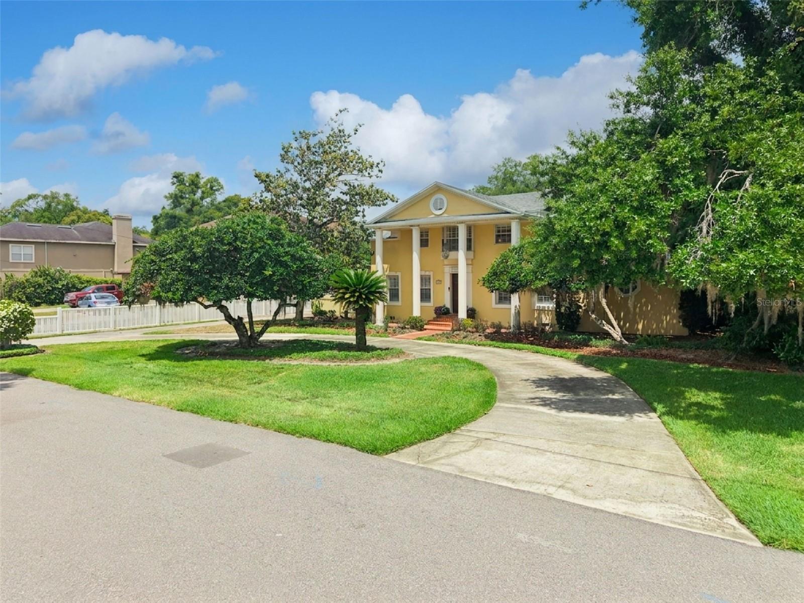 Listing photo id 0 for 1551 Waterwitch Drive