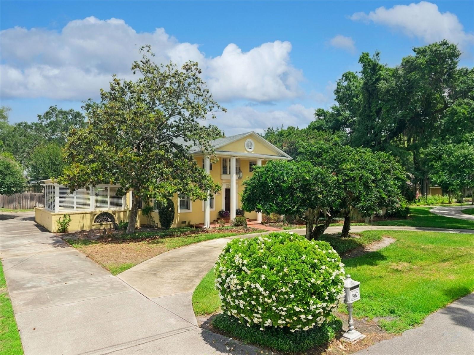 Listing photo id 1 for 1551 Waterwitch Drive