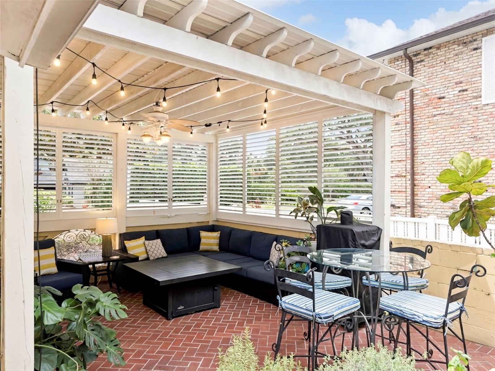 Listing photo id 28 for 1551 Waterwitch Drive