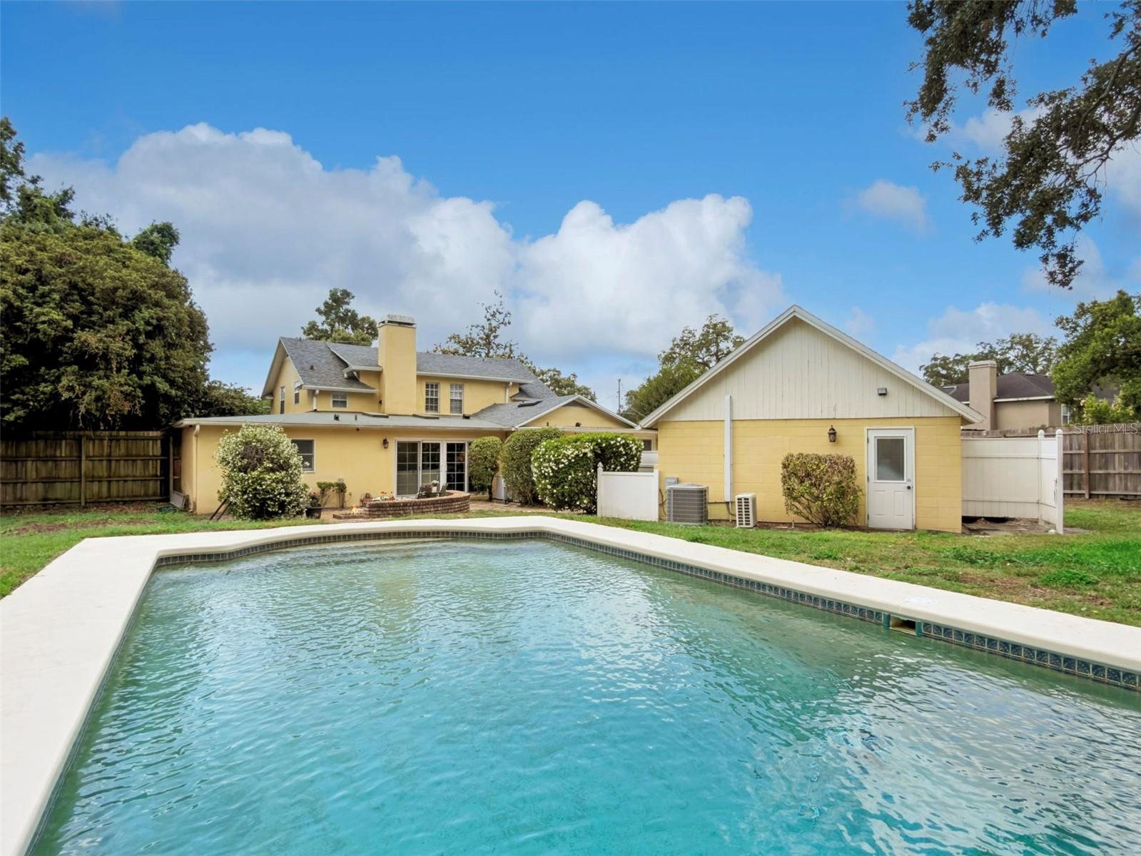 Listing photo id 31 for 1551 Waterwitch Drive