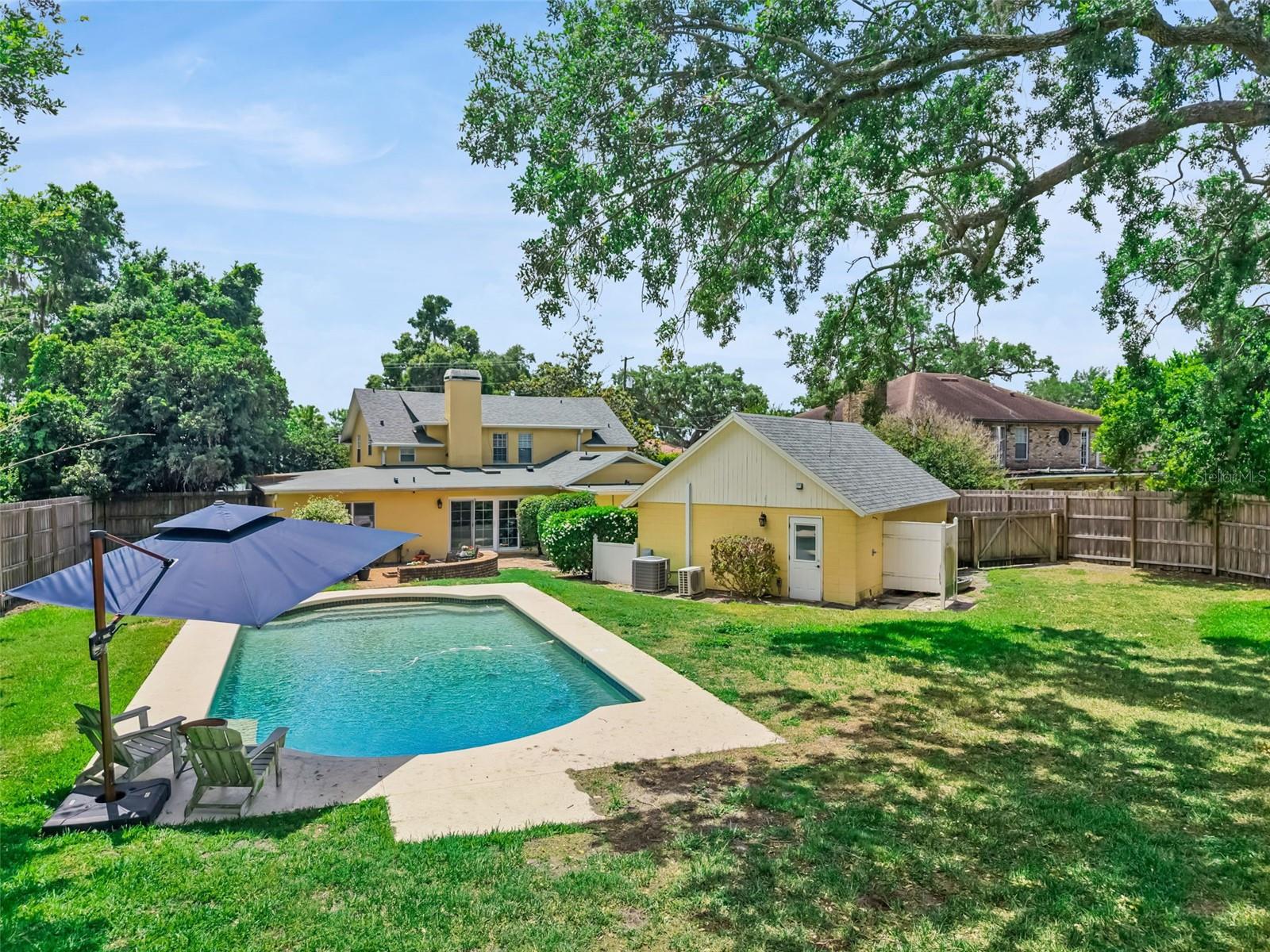 Listing photo id 32 for 1551 Waterwitch Drive
