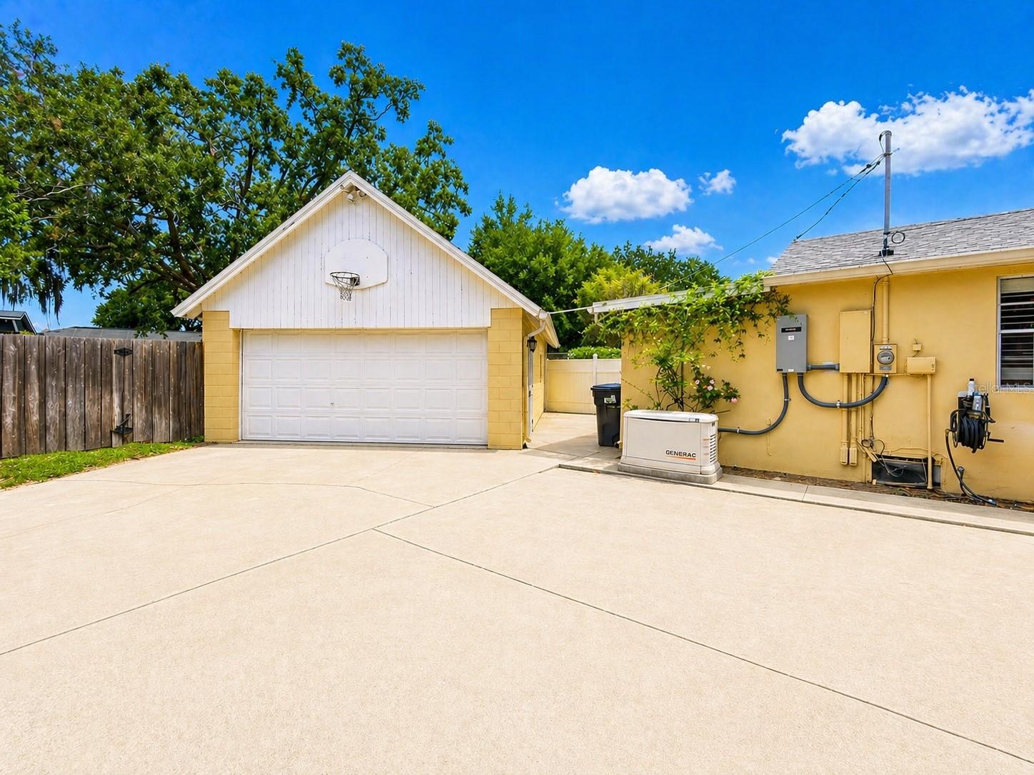 Listing photo id 35 for 1551 Waterwitch Drive
