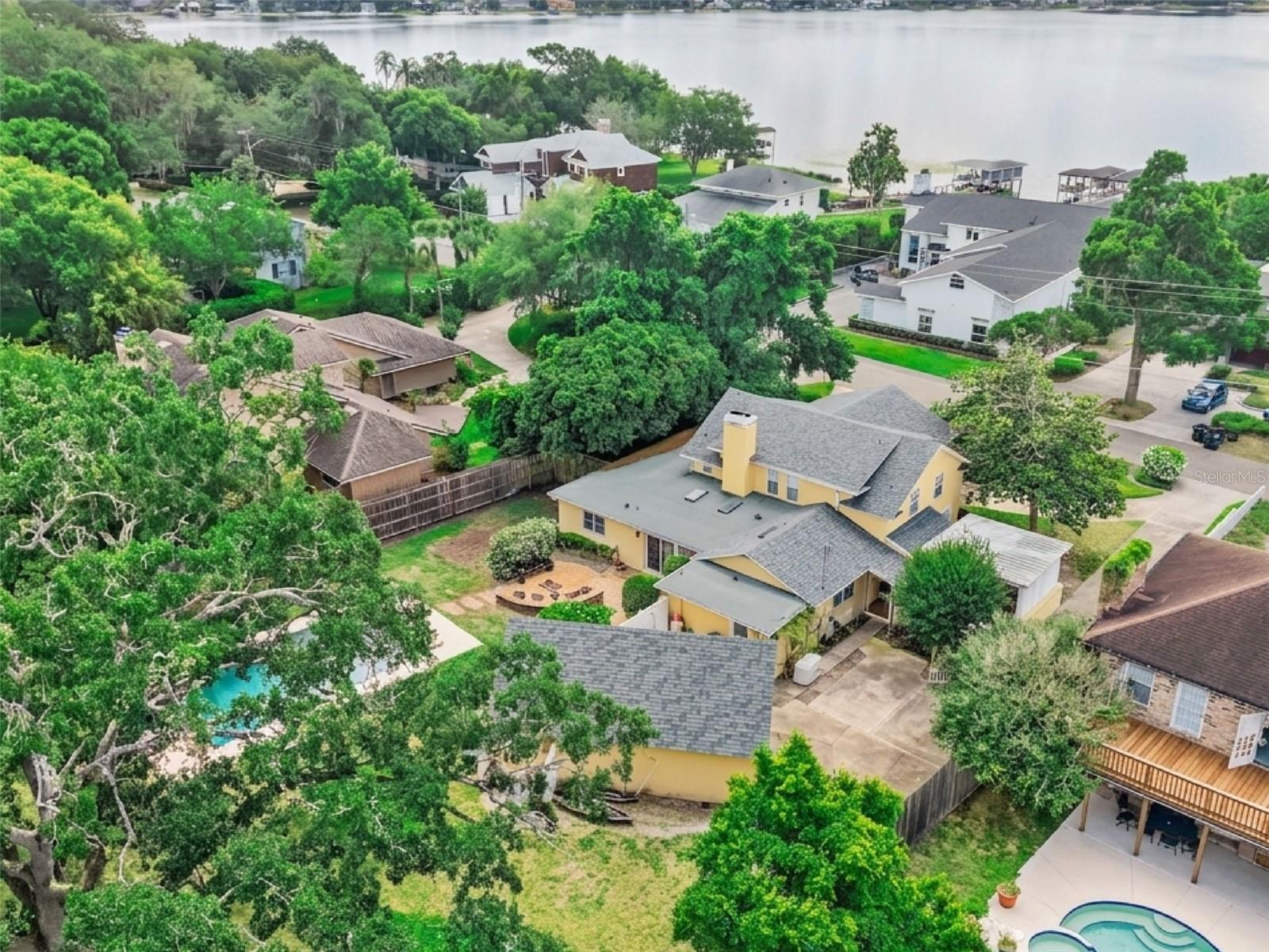 Listing photo id 37 for 1551 Waterwitch Drive